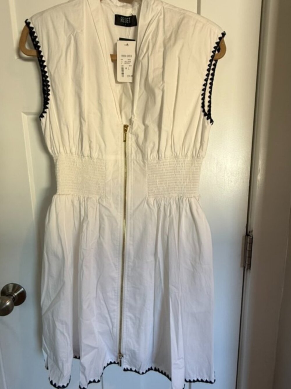 Darling White Cotton Dress w/ Zipper, Strong Shoulder Cap Sleeve & Embroidery